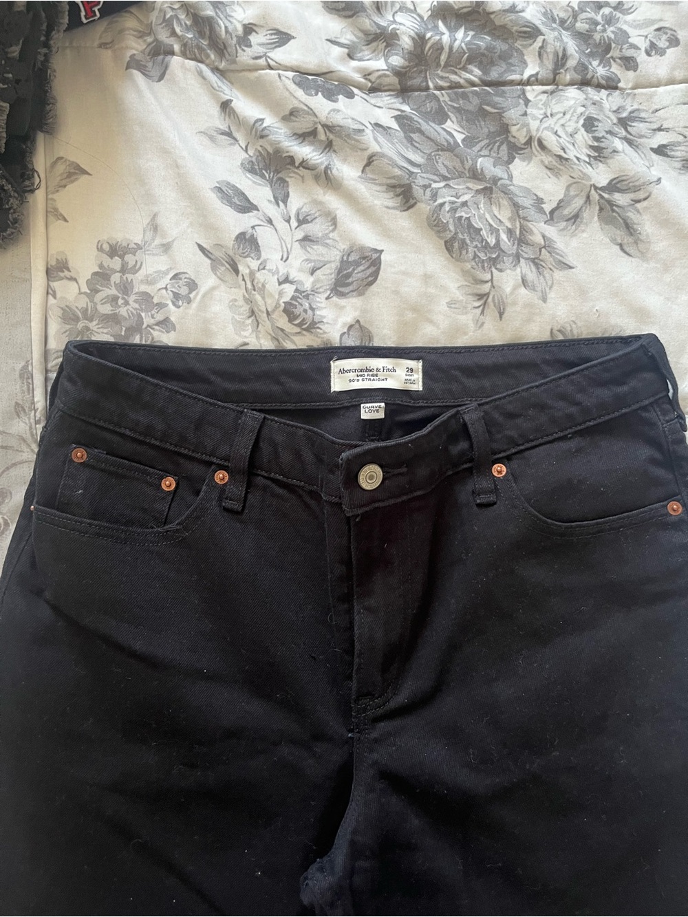 Abercrombie & Fitch Women's Curve Love Mid-Rise 90’s Straight Jeans - Short